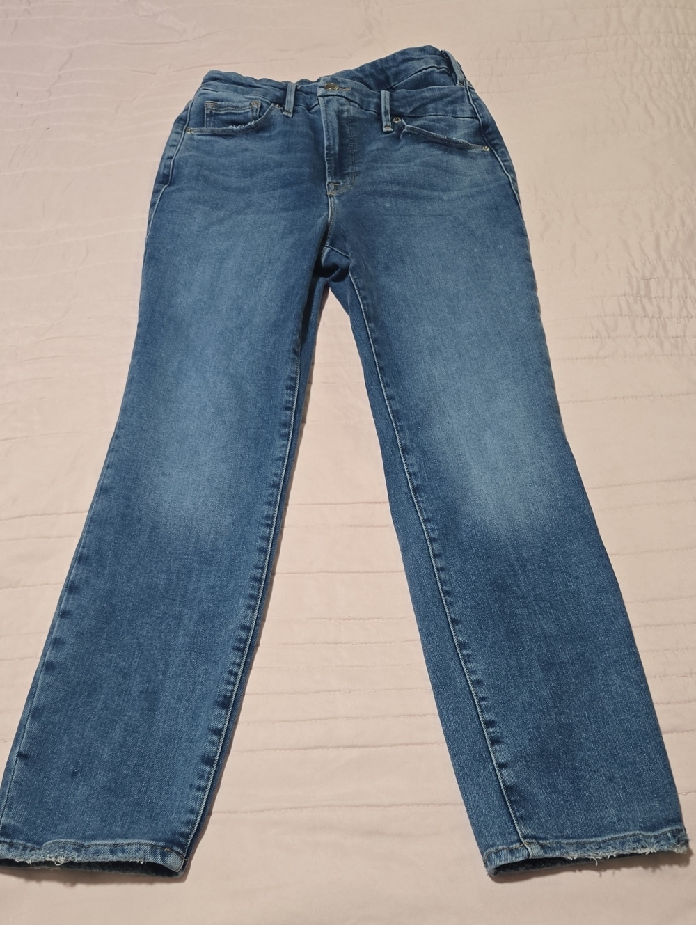 Good American Medium Wash Straight-Leg Jeans